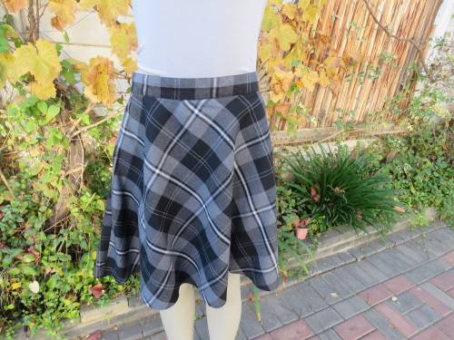 Skater skirt by 'FOSCHINI' in size 38/14.In black,white and grey diamond check pattern.As new.