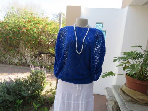 Royal blue knitted pull over top in blouson style.Size 36-38 in acrylic knit yarn.Good condition.