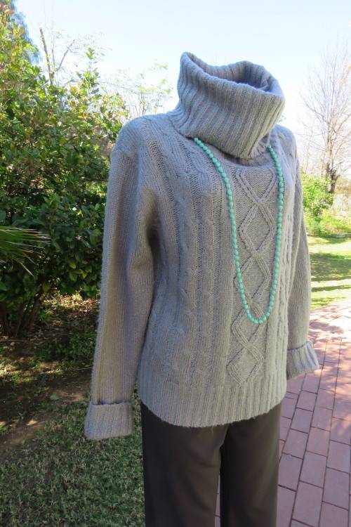 Warm and cosy grey pullover long sleeve cardigan by 'IMAGE' in size 40-42.Good cond.