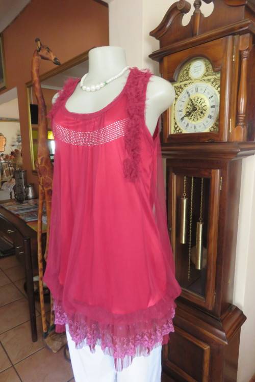 Beautiful very dark red long smart top in size 36/12 by RED ROSE.Sleeveless.New cond.