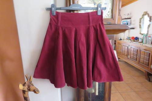 Sweet maroon corduroy skirt for 9-10 yr old girl by JET GIRL.In 100% cotton fabric.New cond.