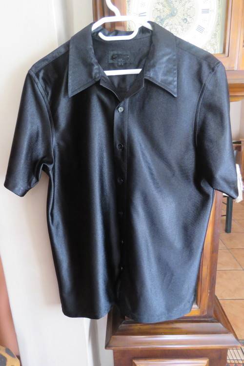 Black men`s 100% silky polyester shirt by STUDIO TRUWORTHS MAN in size S.New cond.