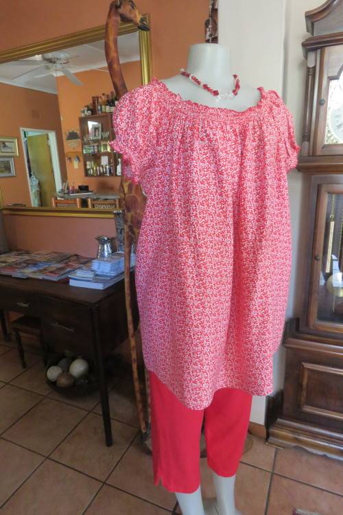 White 100% cotton wide cut top with small red Floral pattern. Size 46/22. By 'Exact'.