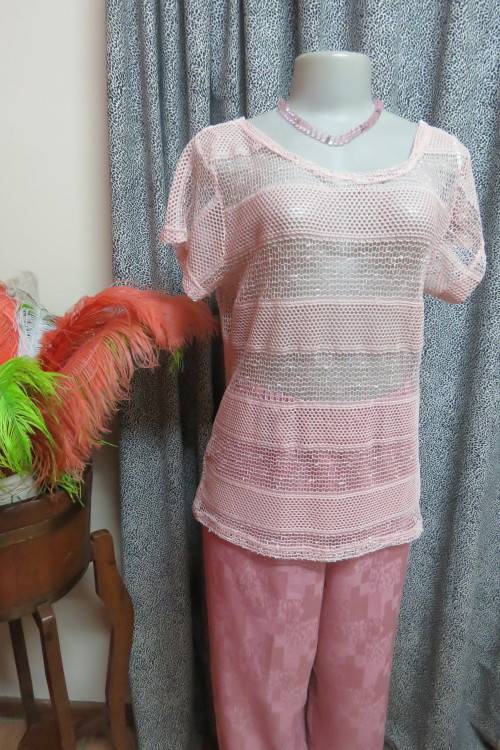 Cute dusty pink mesh type short sleeve top with horizontal lines. Round neckline. Size 36/12.