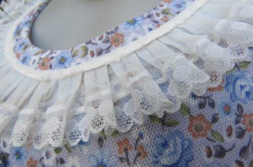 Pretty vintage summer dress in light blue with tiny darker blue, brick and white flowers. Size 38/14