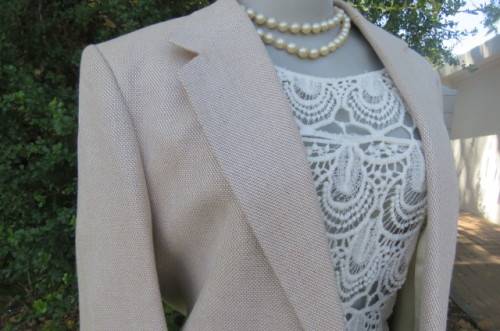 Best Quality 2 piece 'Carducci' skirt suit in size 37/13. Fully lined. With original belt.