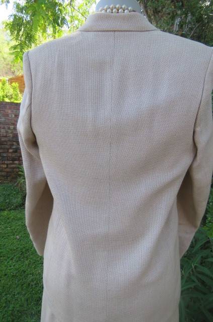 Best Quality 2 piece 'Carducci' skirt suit in size 37/13. Fully lined. With original belt.