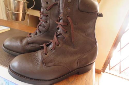 Pair genuine leather brown SADF boots by D.W.S. issued 2011. Size 7. Army size 255 M.