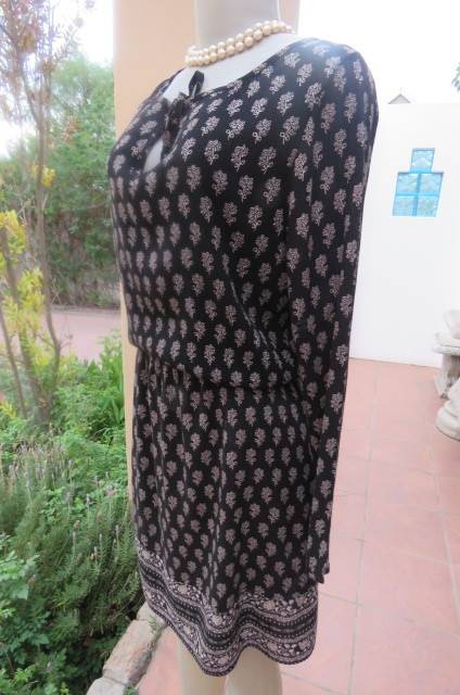 Black creased viscose/polyester fabric long sleeve dress. Blouson waist. Size 40/16.