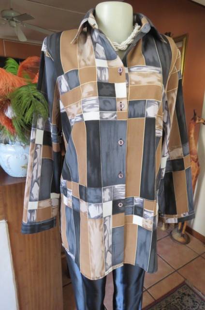 Unique colour blocked long sleeve top in black, beige and greys by 'Designers Original' size 38/14.