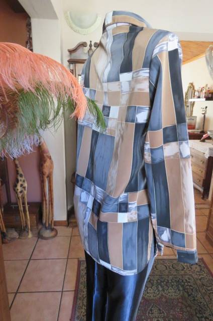 Unique colour blocked long sleeve top in black, beige and greys by 'Designers Original' size 38/14.