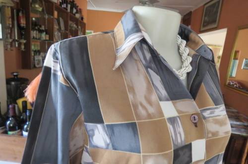 Unique colour blocked long sleeve top in black, beige and greys by 'Designers Original' size 38/14.