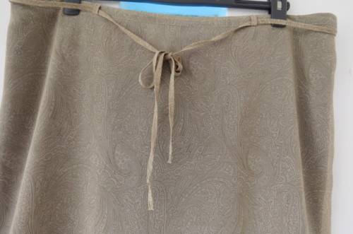 Stunning 2 layer ankle length skirt by 'Anna Pia' in size 48/24. Choc brown underlayer.