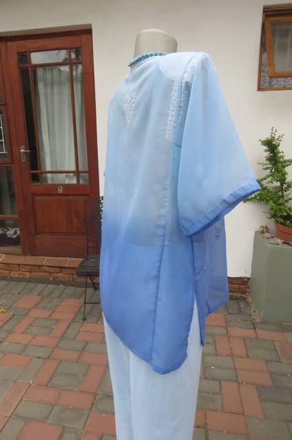 Embellished short sleeve top in different blue colours. Size 40/16. In sheer polyester. As new