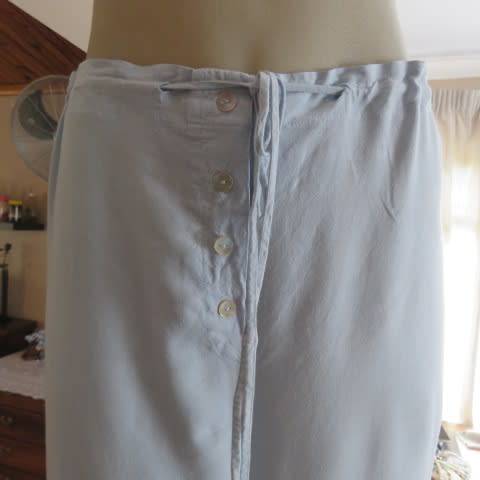 Comfy baby blue long pants in cotton and viscose blend. Elasticated waist back. Size 40/16