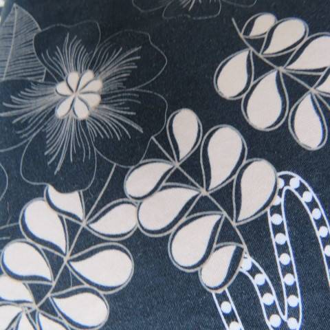 Pretty skater skrt in dark navy with white floral pattern.Yoked style waistband. Size 36/12.As new