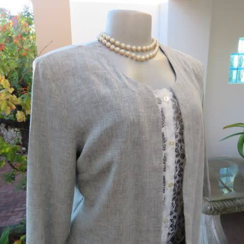 Stylish cover-up coat in olive green and white mottled patterned linen/polyester fabric.Size 36/12