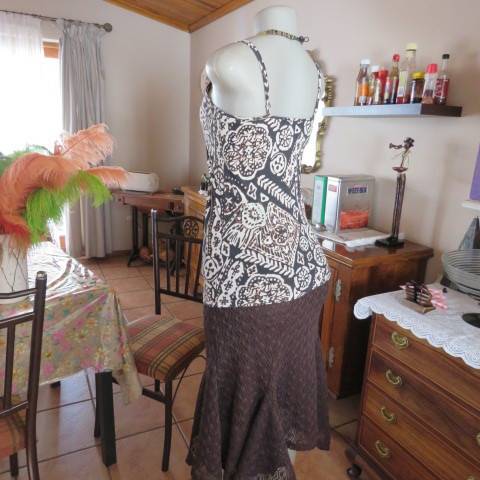 Sexy strappy top in brown and beige patterned stretch cotton fabric.Size 34/10 by INSYNC. Good cond.