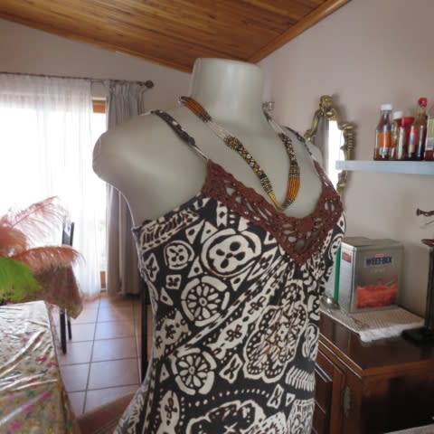 Sexy strappy top in brown and beige patterned stretch cotton fabric.Size 34/10 by INSYNC. Good cond.
