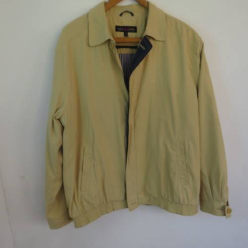 Men's rich cream jacket with zip up front by LETTFIELD size XXL.Blue and cream stripe lining.