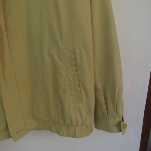 Men's rich cream jacket with zip up front by LETTFIELD size XXL.Blue and cream stripe lining.