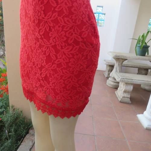 Little red lace dress with lining in size 34/10.Scoloped V neckline.Tiny sleeves. Mini length.As new