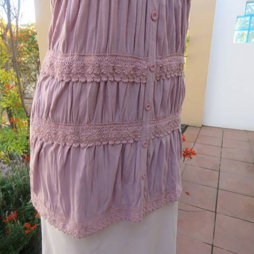 Charming long sleeveless dirty pink top with scoop neckline. Size 36/12 by 'News'. As new.