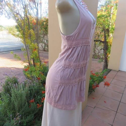 Charming long sleeveless dirty pink top with scoop neckline. Size 36/12 by 'News'. As new.