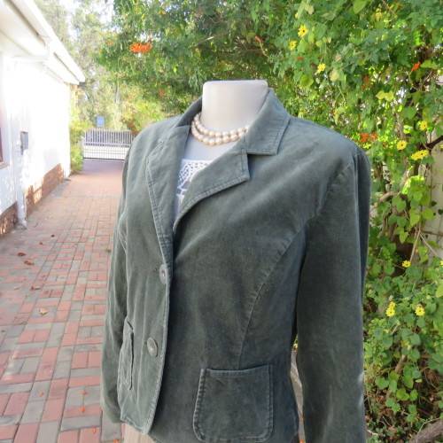 Hunters green cropped velveteen stretch cotton lined jacket by OASIS in size 38/14. Good condition.