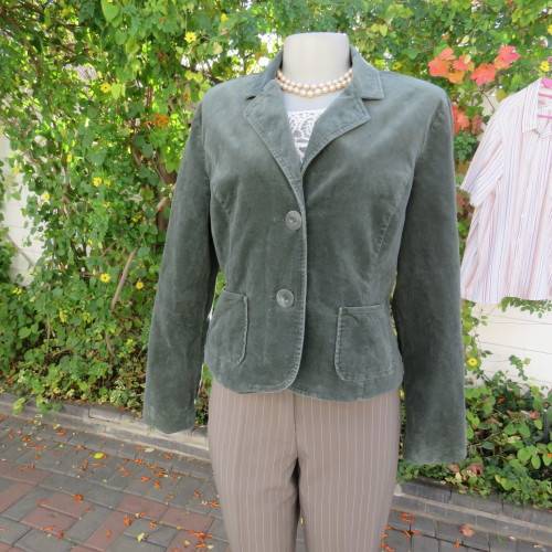 Hunters green cropped velveteen stretch cotton lined jacket by OASIS in size 38/14. Good condition.