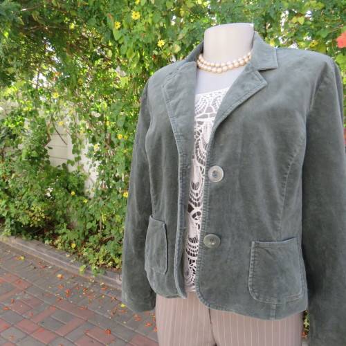 Hunters green cropped velveteen stretch cotton lined jacket by OASIS in size 38/14. Good condition.