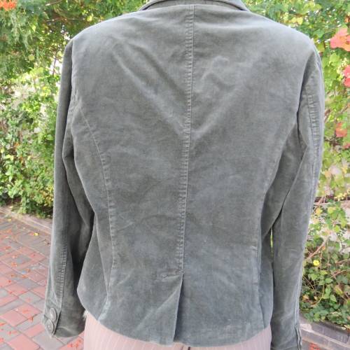 Hunters green cropped velveteen stretch cotton lined jacket by OASIS in size 38/14. Good condition.