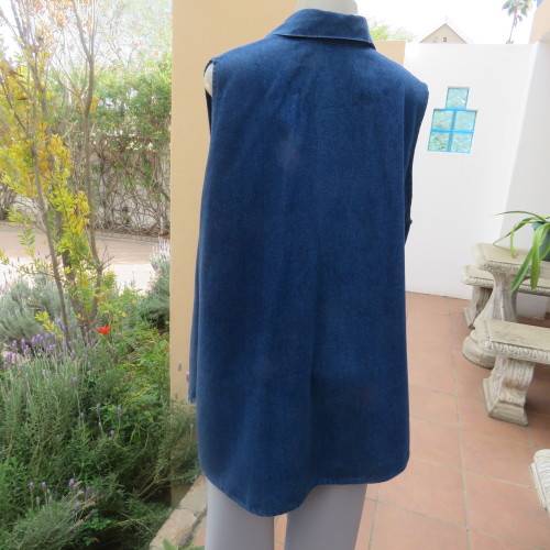 Sassy blue denim button down top with shirt collar and dainty white seam embroidery. Size 46 to 48