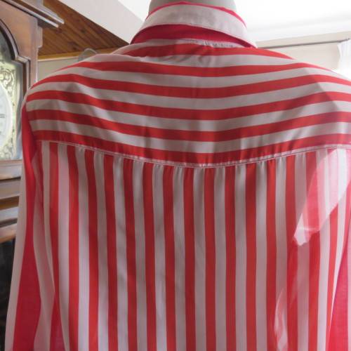 Sweet red and white vertical striped button down LEGIT top size 36/12.In poly and viscose.As new