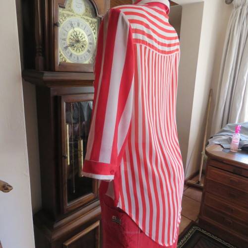 Sweet red and white vertical striped button down LEGIT top size 36/12.In poly and viscose.As new