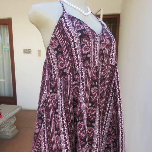 Expecting a summer baby? Cool maternity halter neck top. Elasticated back. Size 34-36. As new.