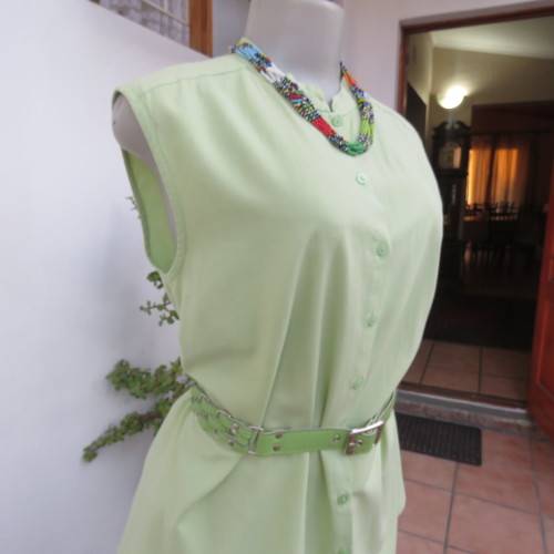 Sleeveless mint green button down top high banded collar. Size 38/14. By WOOLWORTHS. Good condition.