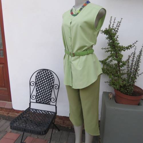 Sleeveless mint green button down top high banded collar. Size 38/14. By WOOLWORTHS. Good condition.