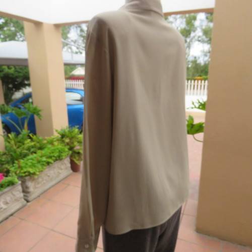 For those who are `CHOOZIE`, rich cream long sleeve top Button down front Size 44-20 As new