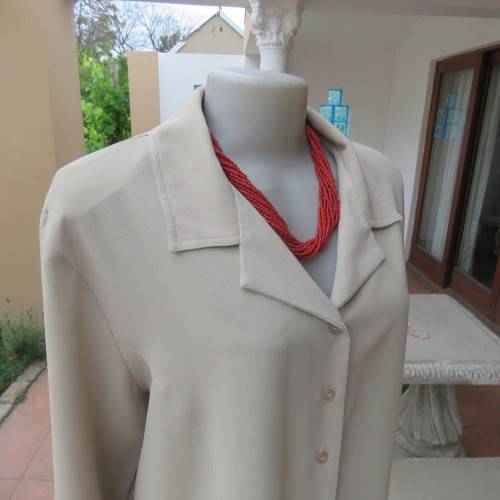 For those who are `CHOOZIE`, rich cream long sleeve top Button down front Size 44-20 As new