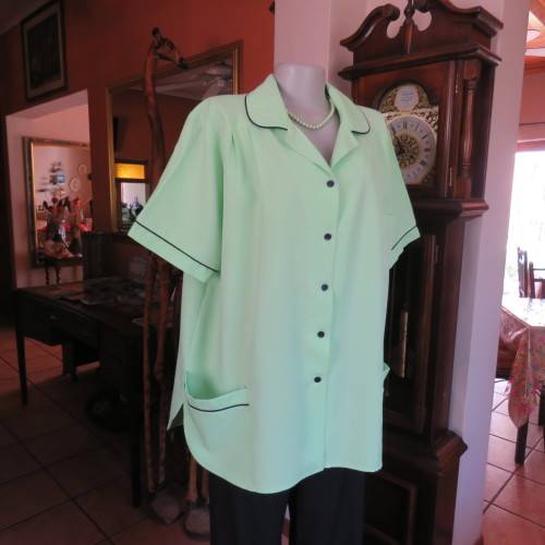 Lime green short sleeve top. Round collar. Size 46 to 48. By . Good condition.