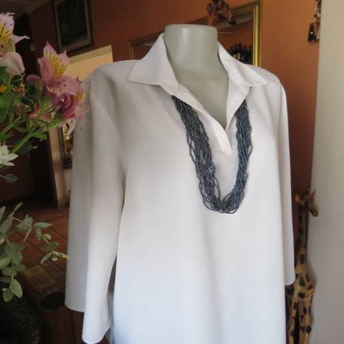 Comfy but smart white slip-over maternity top by `du date` in size 42/18. As new. Slitted sides.