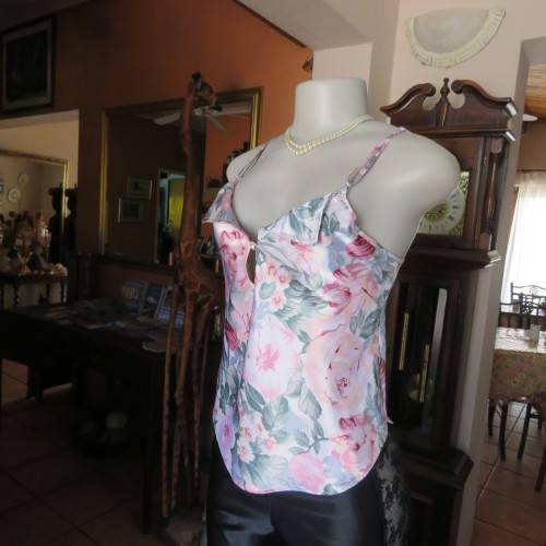 `Victoria Secret` satin night top in cami style. With adjustable straps. Size 30/6. New condiiton.