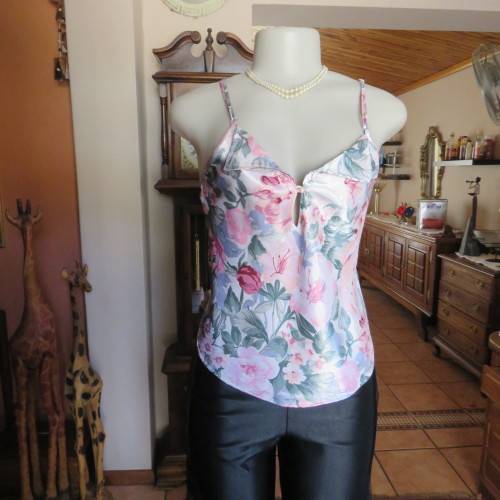 `Victoria Secret` satin night top in cami style. With adjustable straps. Size 30/6. New condiiton.