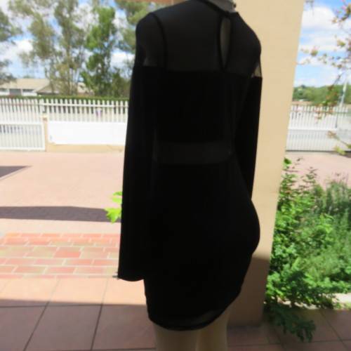 Cute little black bodycon dress with long sleeves in mini length. Size 32/8 by RT. New condition