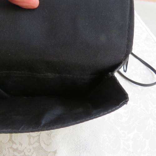 Handy little black slingbag with snakeskin look . Size 14 x 14cm. Lots of packing space.As new
