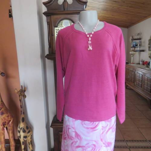 Get noticed in this rose pink slip over Knit by JAQUELINE DE YONG. Size 40/16. In as new condition.