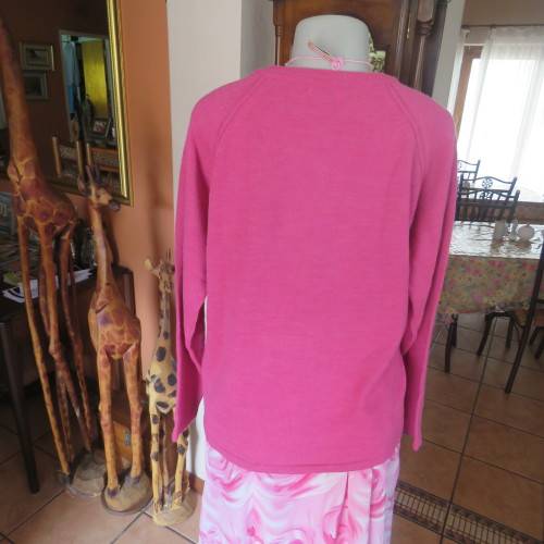 Get noticed in this rose pink slip over Knit by JAQUELINE DE YONG. Size 40/16. In as new condition.