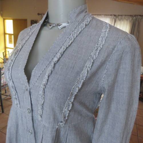 LEGIT long size 30 100% cotton top in empire style. Vertical tiny frills on top . .