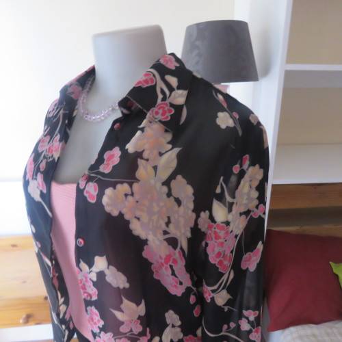 Fabulous black sheer polyester top with pink/cream posies.Size 32/8 by WOOLWORTHS.As new.